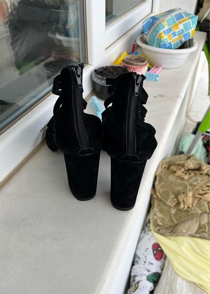 Siyah kalın topuklu ayakkabı - Görsel 2