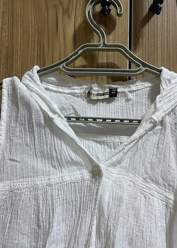 Beyaz Keten V Yaka Düğmeli Midi Kadın Gömlek - Görsel 2