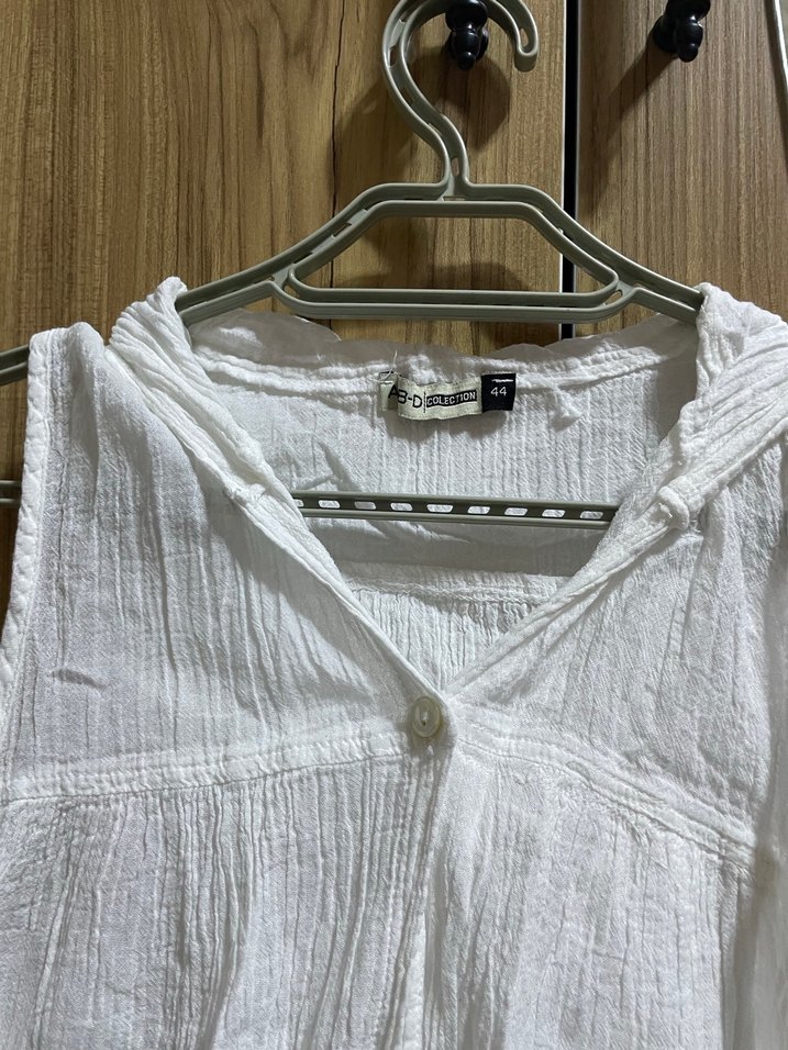 Beyaz Keten V Yaka Düğmeli Midi Kadın Gömlek - Görsel 2