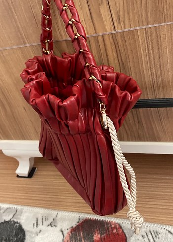 Pilise Detaylı Parlak Kırmızı Deri Kadın Çanta - Görsel 4