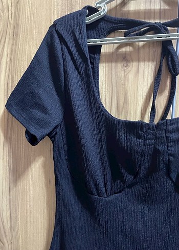 V Yaka Siyah Midi Elbise - Görsel 2