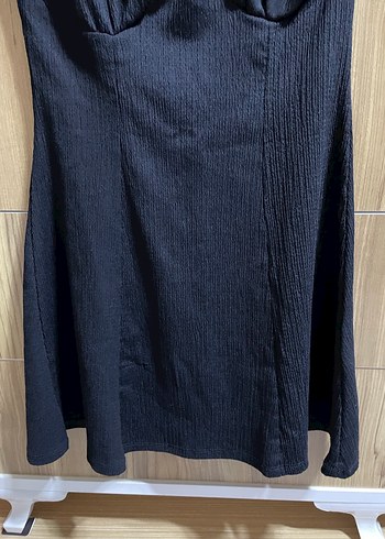 V Yaka Siyah Midi Elbise - Görsel 3