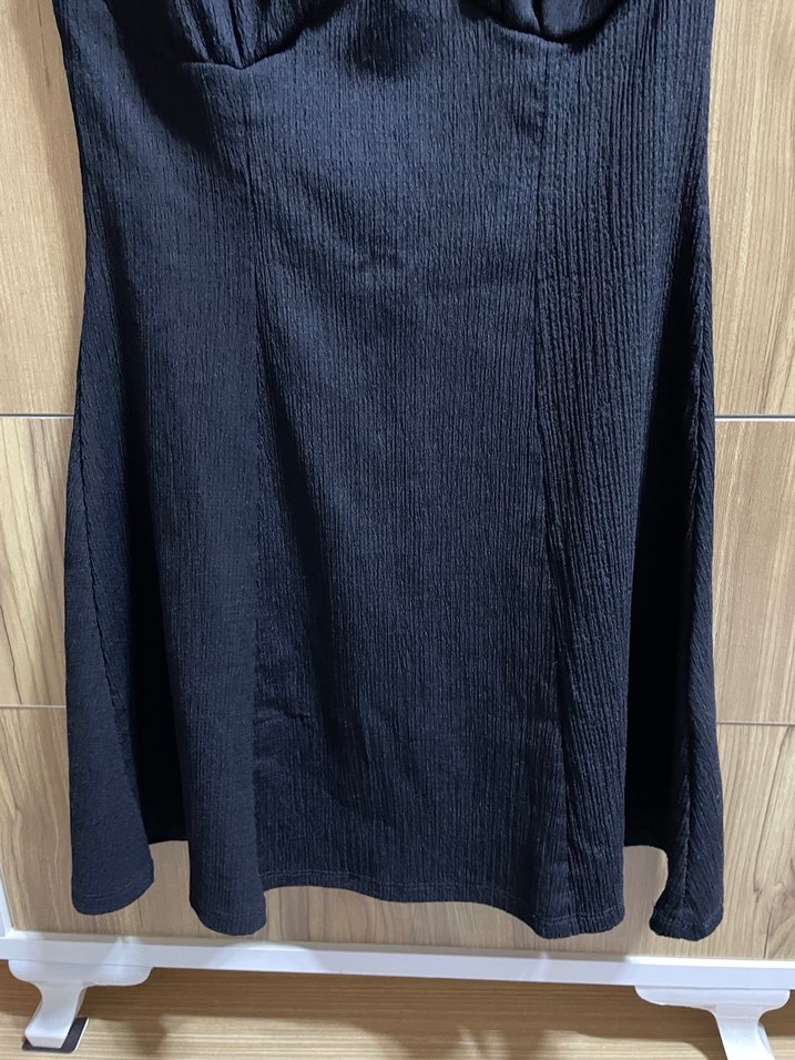 V Yaka Siyah Midi Elbise - Görsel 3