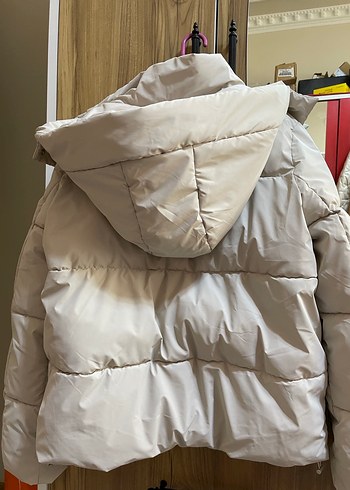 Beyaz Kapüşonlu Puf Mont - Görsel 2