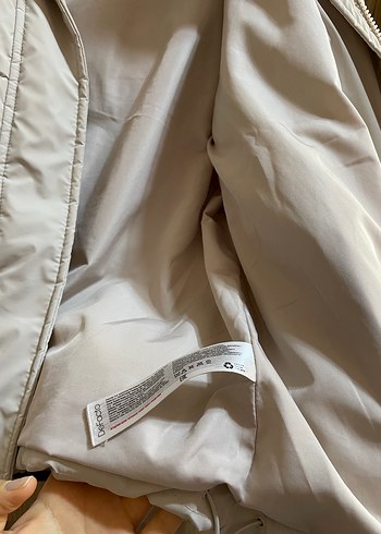 Beyaz Kapüşonlu Puf Mont - Görsel 7