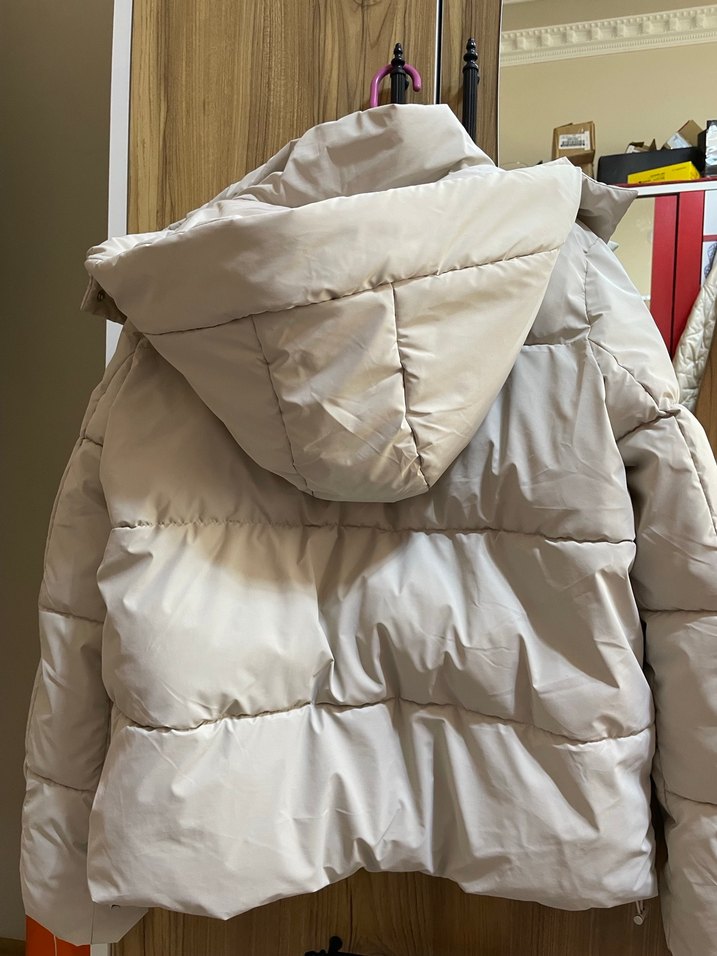 Beyaz Kapüşonlu Puf Mont - Görsel 2