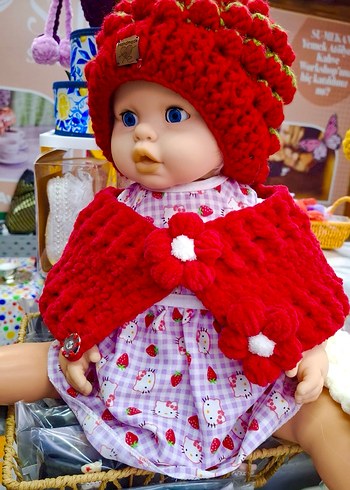 Çocuklar için Kırmızı çilekliÖrgü Bere ve Atkı - Görsel 4