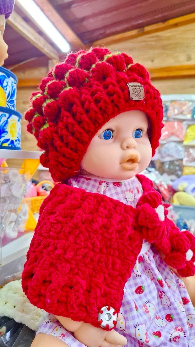 Çocuklar için Kırmızı çilekliÖrgü Bere ve Atkı - Görsel 2