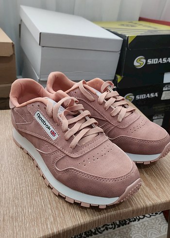 Pembe Kadın Spor Ayakkabı 36-37-38-39 numaraları mevcut - Görsel 2