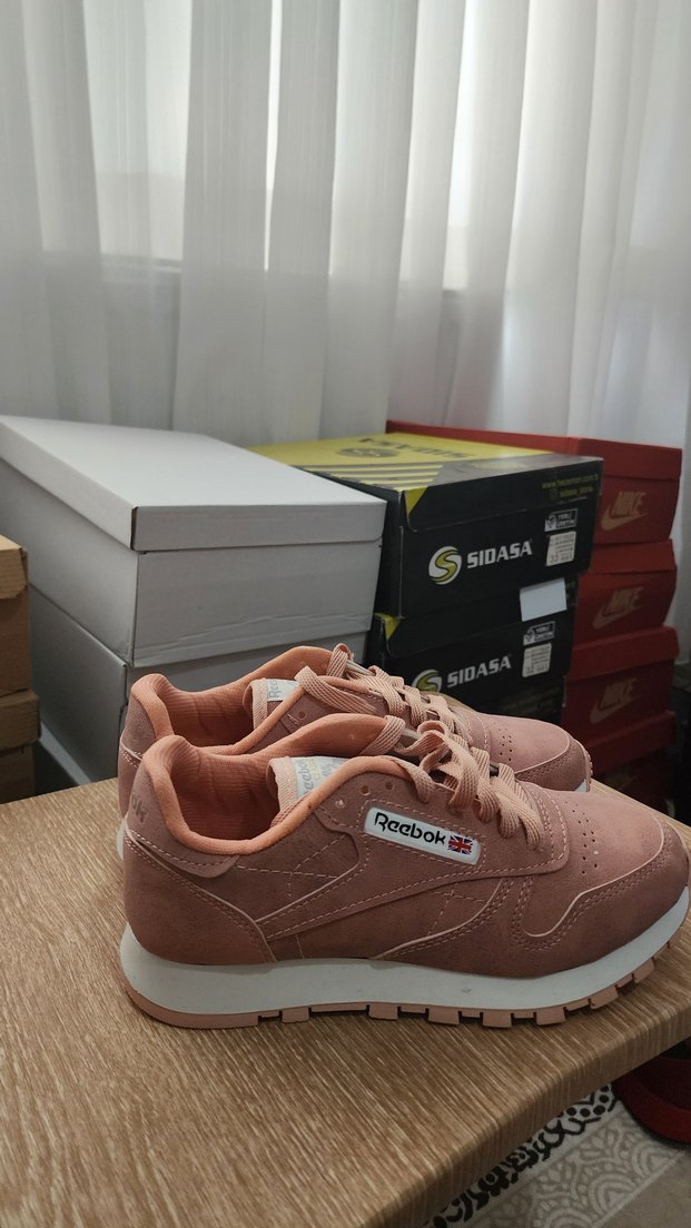 Pembe Kadın Spor Ayakkabı 36-37-38-39 numaraları mevcut - Görsel 3