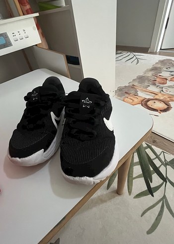 Nike Siyah Beyaz Cocuk Spor Ayakkabi