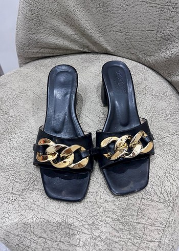 Altın Tokalı Siyah Kadın Terlik - Görsel 2