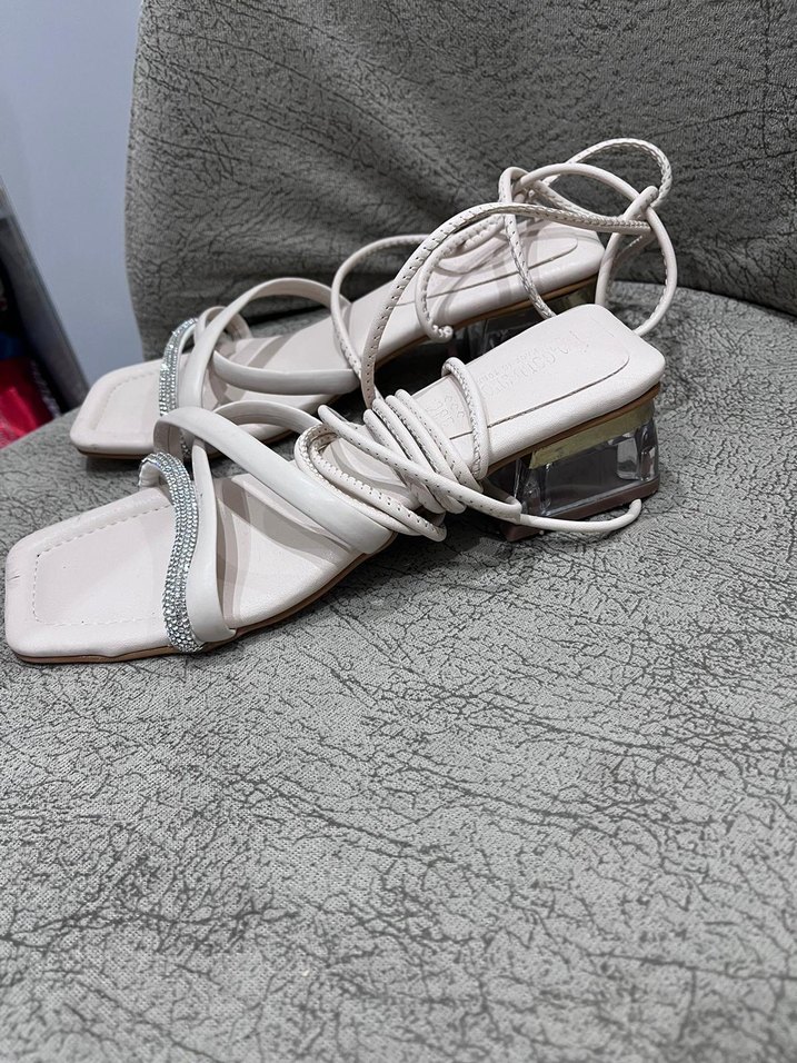 Beyaz Minimalist Stiletto Topuklu Kadın Sandalet - Görsel 3