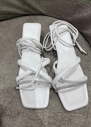 Beyaz Bağcıklı Stiletto Sandalet - Görsel 2
