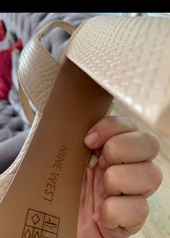 Bej Yılan Derisi Desenli Tokalı Kadın Topuklu Ayakkabı - Görsel 3