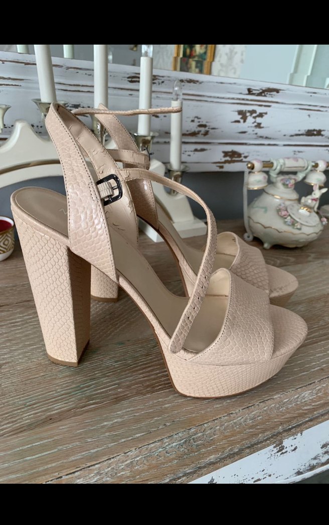 Bej Yılan Derisi Desenli Tokalı Kadın Topuklu Ayakkabı - Görsel 2