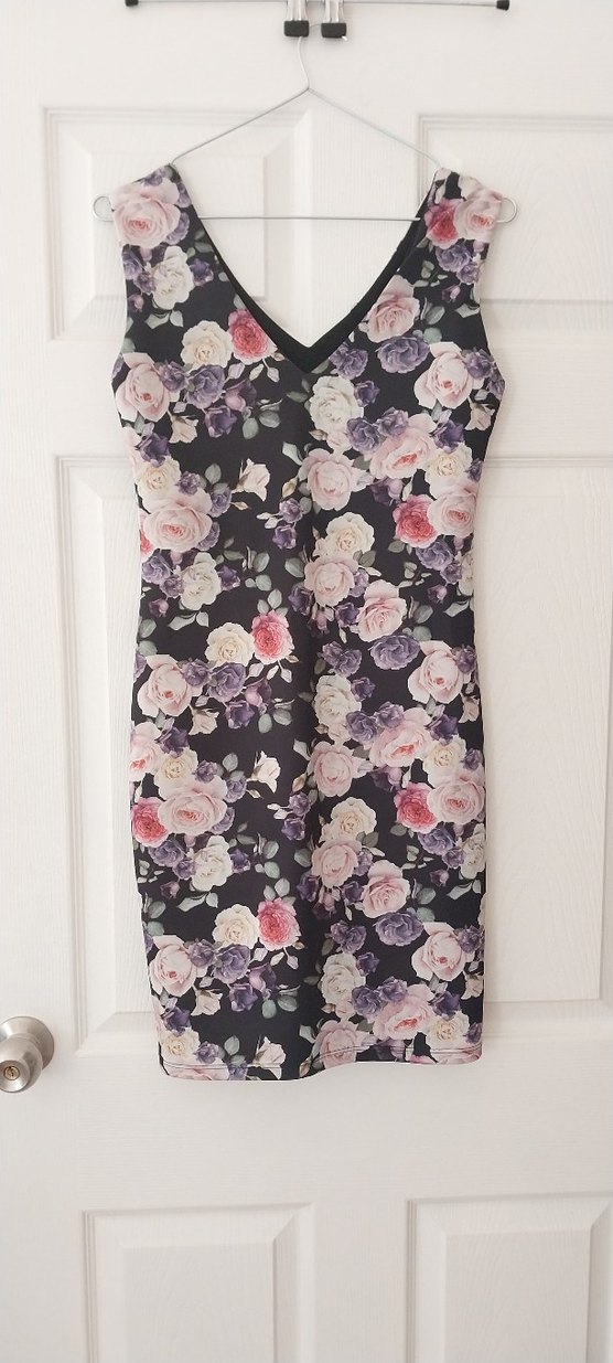 Çiçekli Elbise - Görsel 2