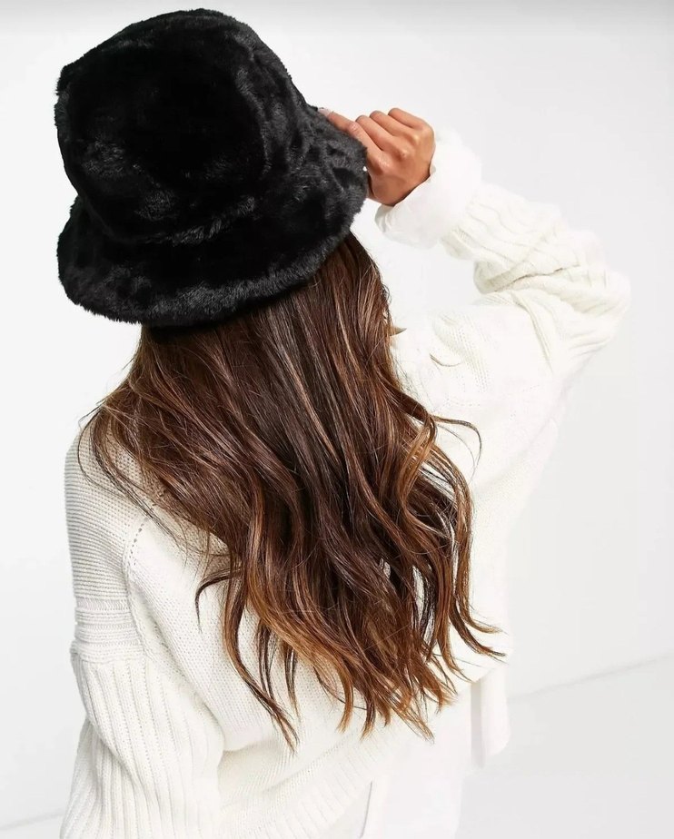 Peluş Detaylı Kadın Sokak Şapkası - Görsel 4