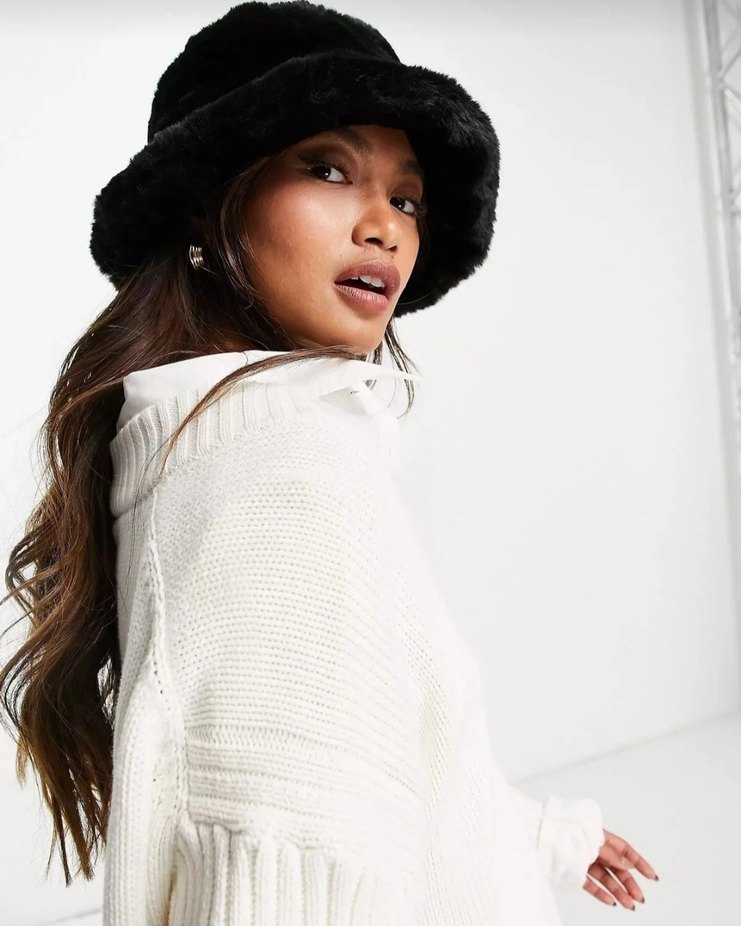 Peluş Detaylı Kadın Sokak Şapkası - Görsel 3