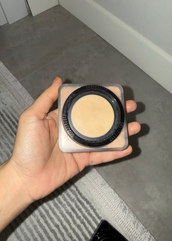 Huda Beauty pudra - Görsel 4