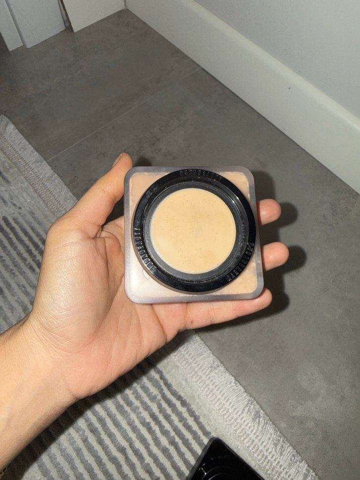 Huda Beauty pudra - Görsel 4