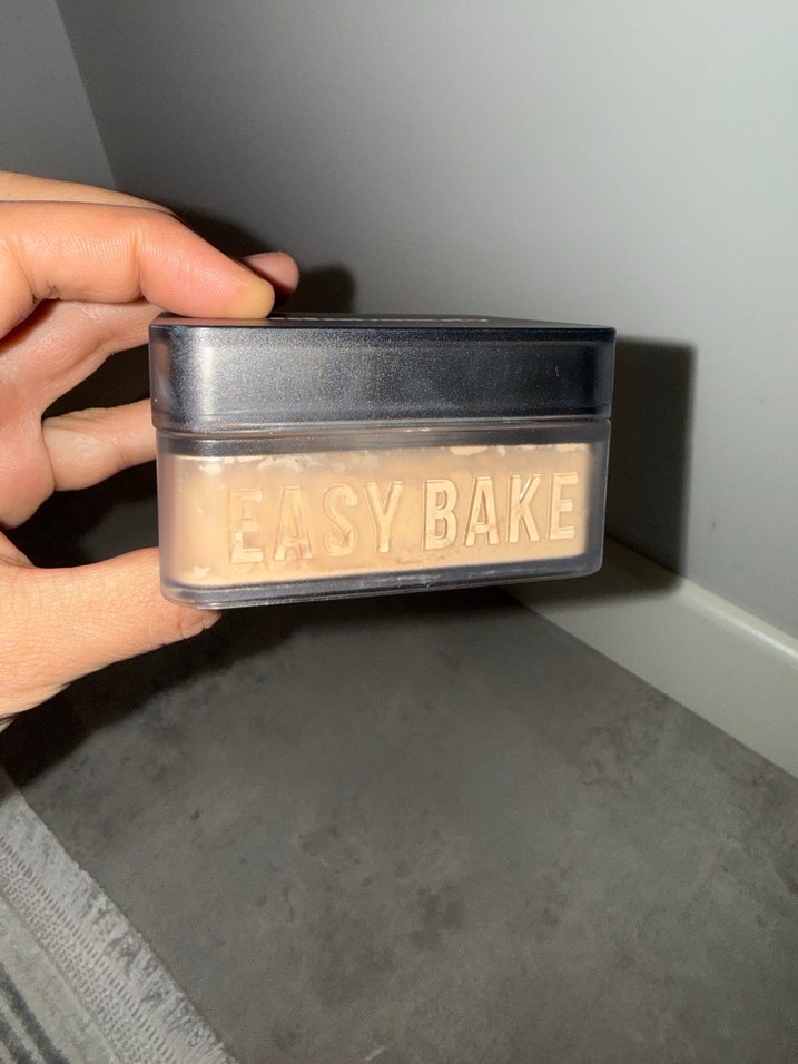 Huda Beauty pudra - Görsel 2