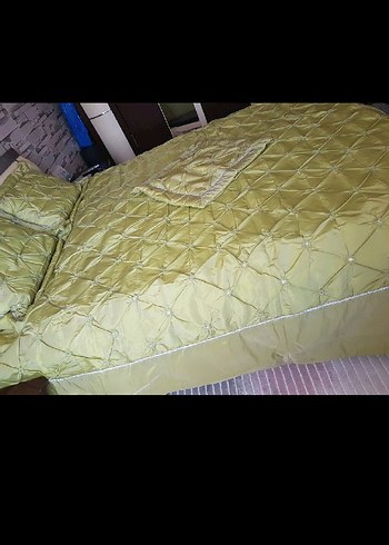 İşlemeli Parlak Yeşil Yatak Örtüsü - Görsel 2