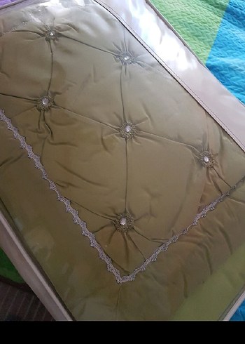 İşlemeli Parlak Yeşil Yatak Örtüsü - Görsel 5