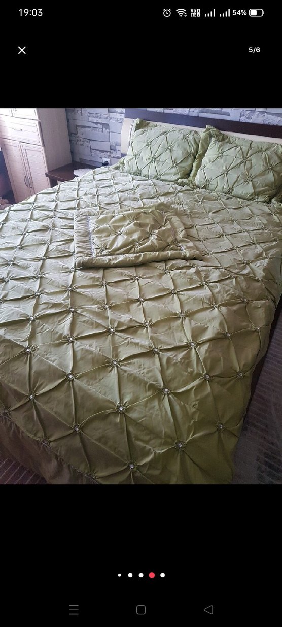 İşlemeli Parlak Yeşil Yatak Örtüsü - Görsel 3