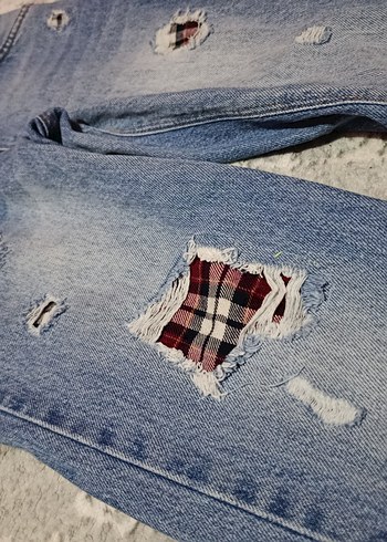 Kadın Mavi Yırtık Detaylı Midi Boy Denim Pantolon - Görsel 2