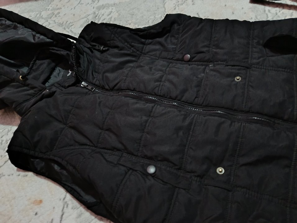 Kadın Siyah Kapüşonlu Fermuarlı Yelek - Görsel 2