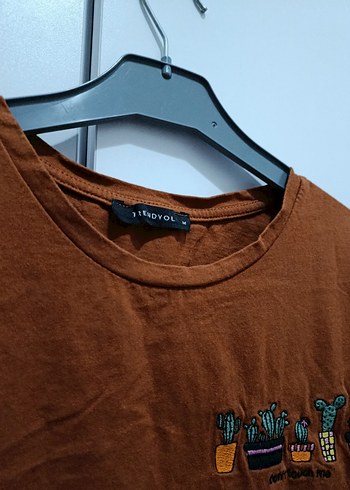 Kadın Kahverengi Baskılı Kısa Kollu Tişört - Görsel 2