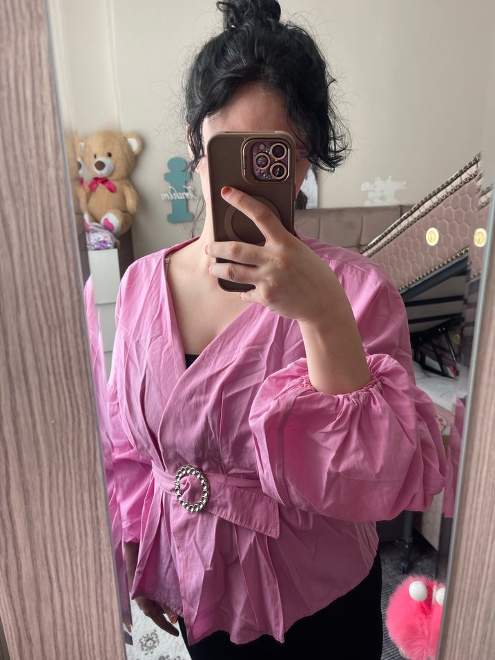 Pembe Kuşaklı V Yaka Kadın Gömlek - Görsel 2