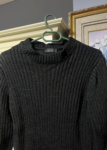 Siyah Yüksek Yakalı Uzun Triko Elbise - Görsel 4