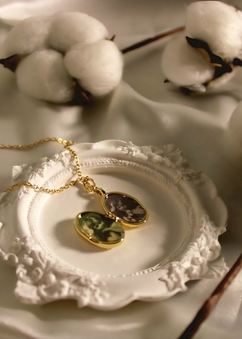 Altın Renkli Zincir Detaylı fotoğraflı Kolye - Görsel 3