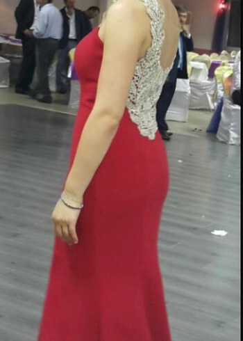 Kırmızı Yaka ve sırt Taş İşlemeli Detaylı Abiye Elbise - Görsel 4