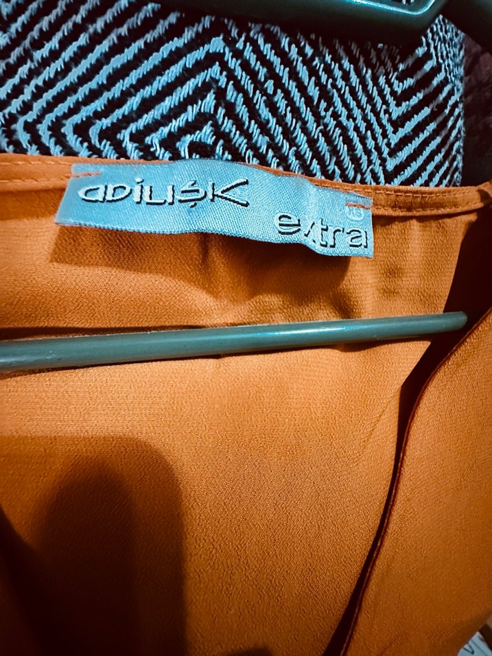 Bej V Yakalı Kısa Kollu Salaş Bluz - Görsel 3