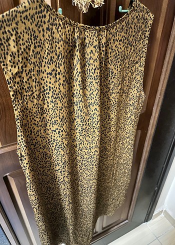 Drapeli Kahverengi Yılan Desenli Kolsuz Bluz - Görsel 2