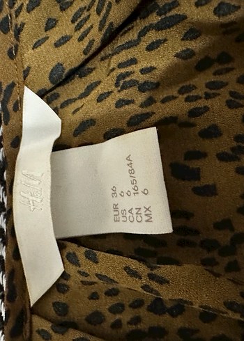 Drapeli Kahverengi Yılan Desenli Kolsuz Bluz - Görsel 3