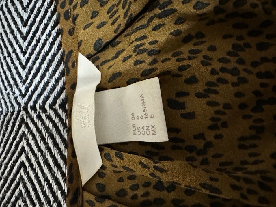 Drapeli Kahverengi Yılan Desenli Kolsuz Bluz - Görsel 3