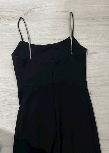 Siyah V Yaka İnce Askılı Midi Elbise - Görsel 4