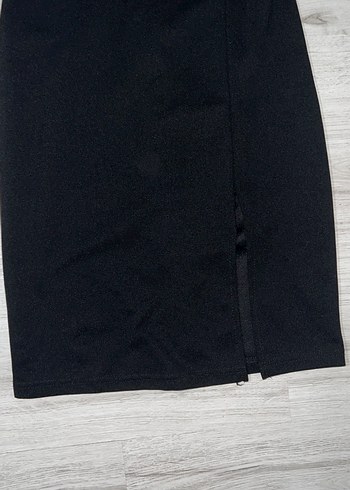 Siyah V Yaka İnce Askılı Midi Elbise - Görsel 3