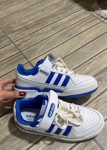 Renkli Çizgili Beyaz Adidas Kadın Spor Ayakkabı
