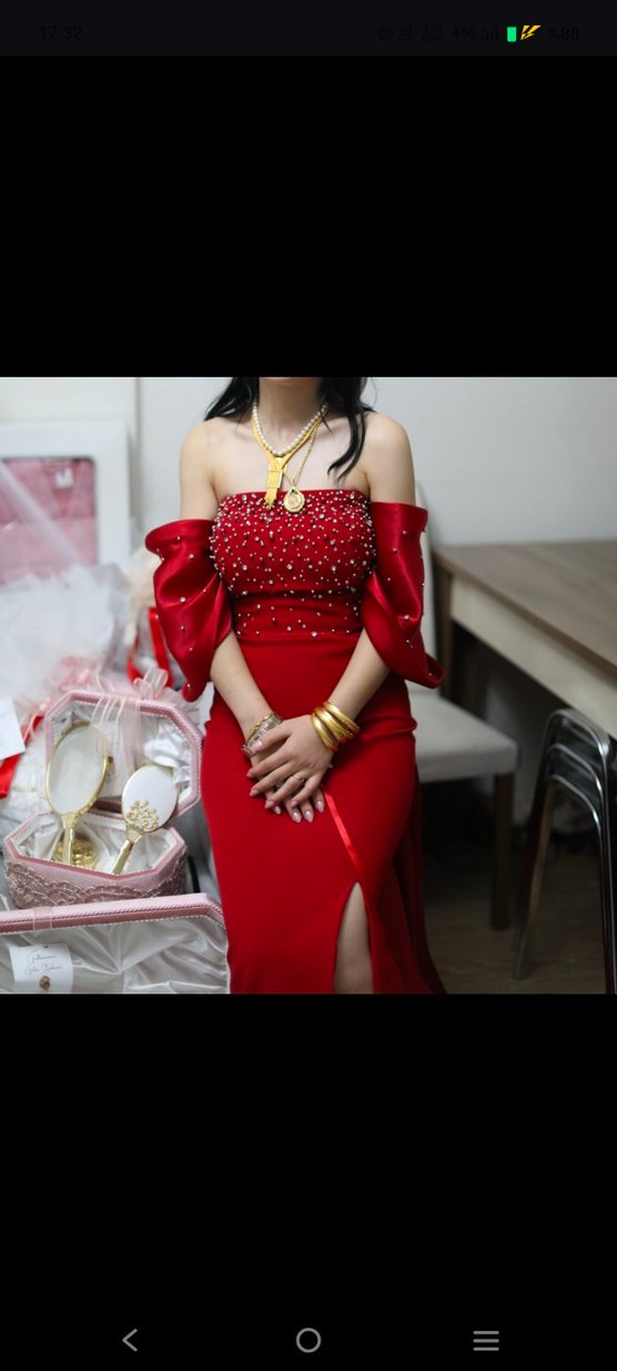 Kırmızı Uzun Yırtmaçlı Düğün Elbisesi - Görsel 4