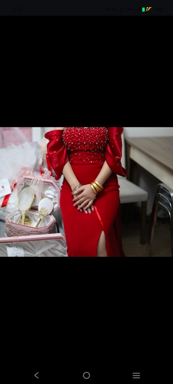 Kırmızı Uzun Yırtmaçlı Düğün Elbisesi - Görsel 3