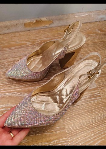 Altın Renkli Payetli Platform Topuklu Kadın Ayakkabı - Görsel 3