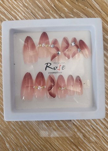 Bej Parlak Taşlı Tırnak Süslemeleri - Görsel 2