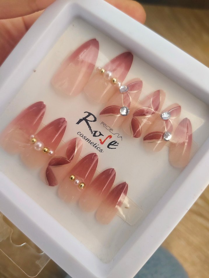 Bej Parlak Taşlı Tırnak Süslemeleri - Görsel 5