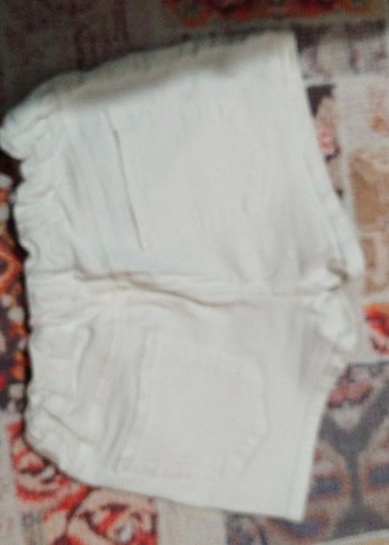 Beyaz Düğmeli Kız Şortu - Görsel 3