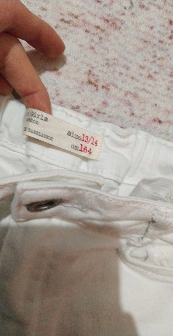 Beyaz Düğmeli Kız Şortu - Görsel 2